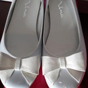 White Patent Nina (Pegasus) Flats with Bow Size 5 Big Girls